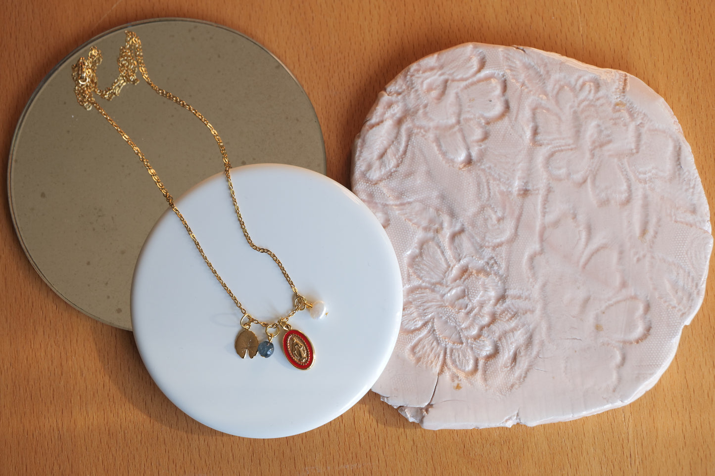 Collana Charms Rossa e foglia