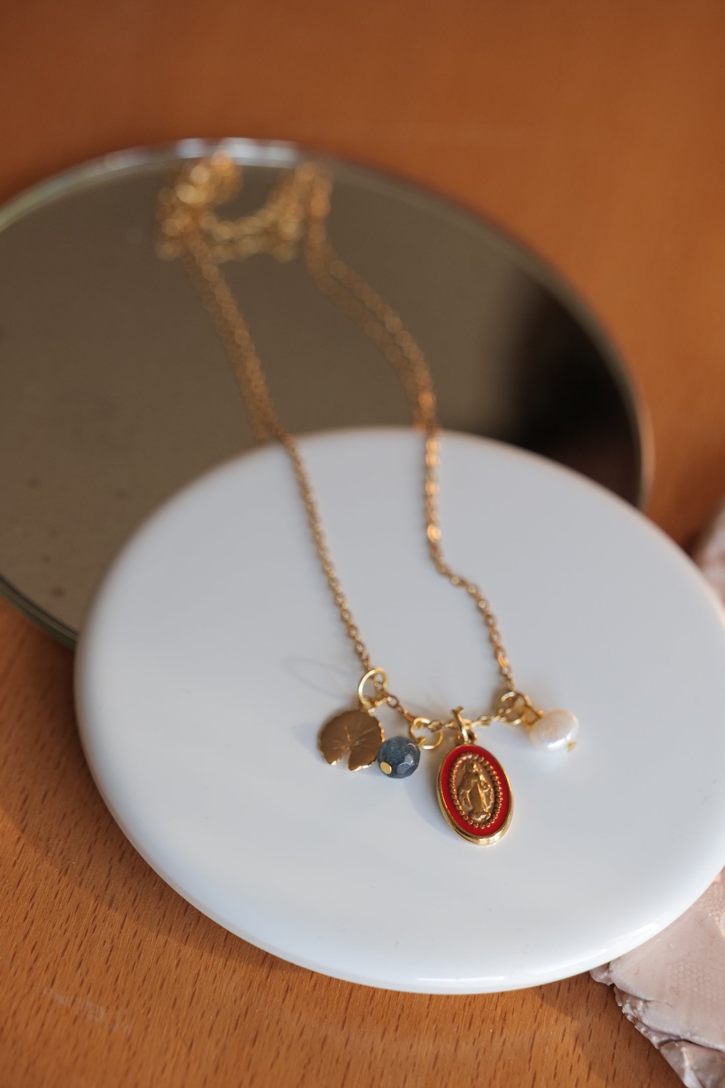 Collana Charms Rossa e foglia